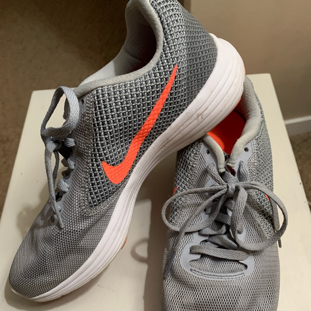 Nike Tanjan Women’s Shoes Size 8 Gray/Coral -Voted Most Popular Shoe in US!